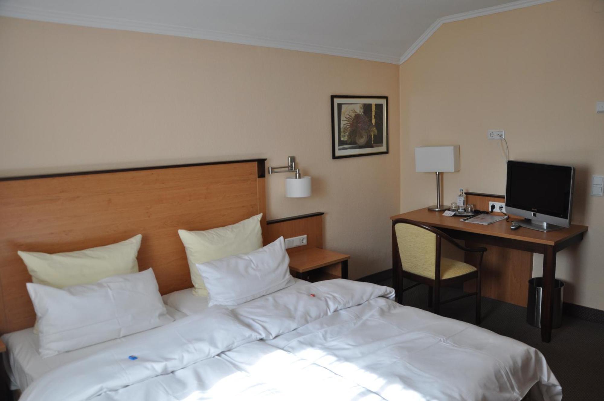 Hotel Gasthof Vogelsang Zellingen Bagian luar foto