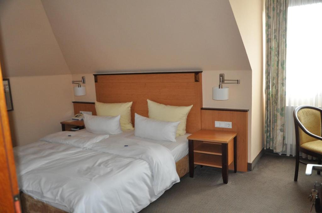 Hotel Gasthof Vogelsang Zellingen Bagian luar foto